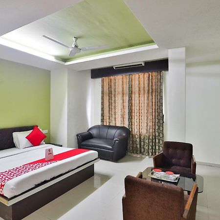 Oyo 19637 Hotel Mansi Sherotene Vapi Luaran gambar