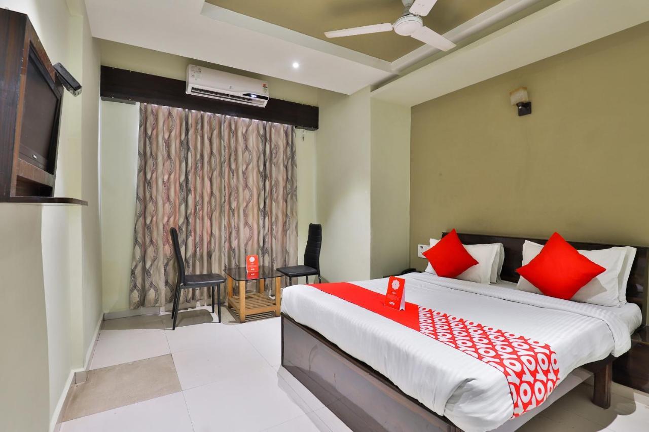 Oyo 19637 Hotel Mansi Sherotene Vapi Luaran gambar