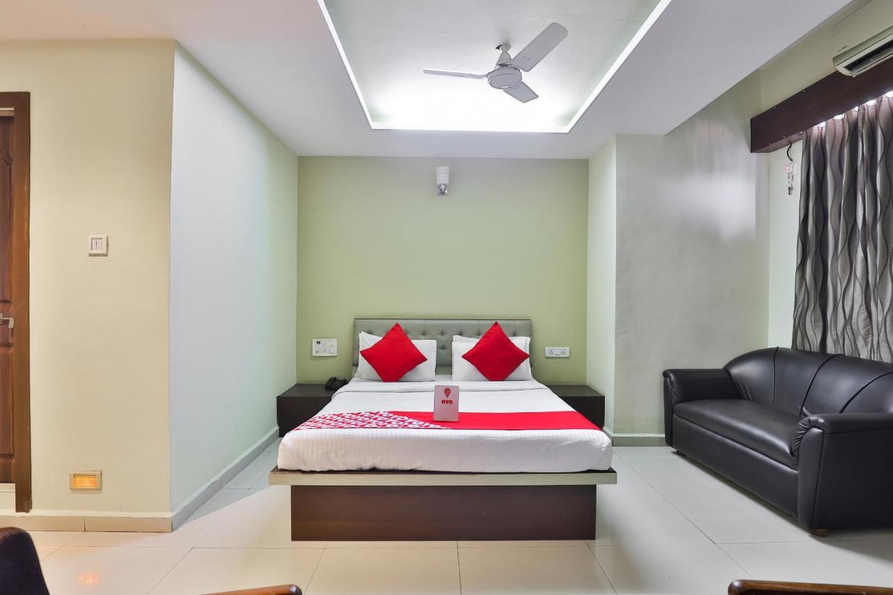 Oyo 19637 Hotel Mansi Sherotene Vapi Luaran gambar