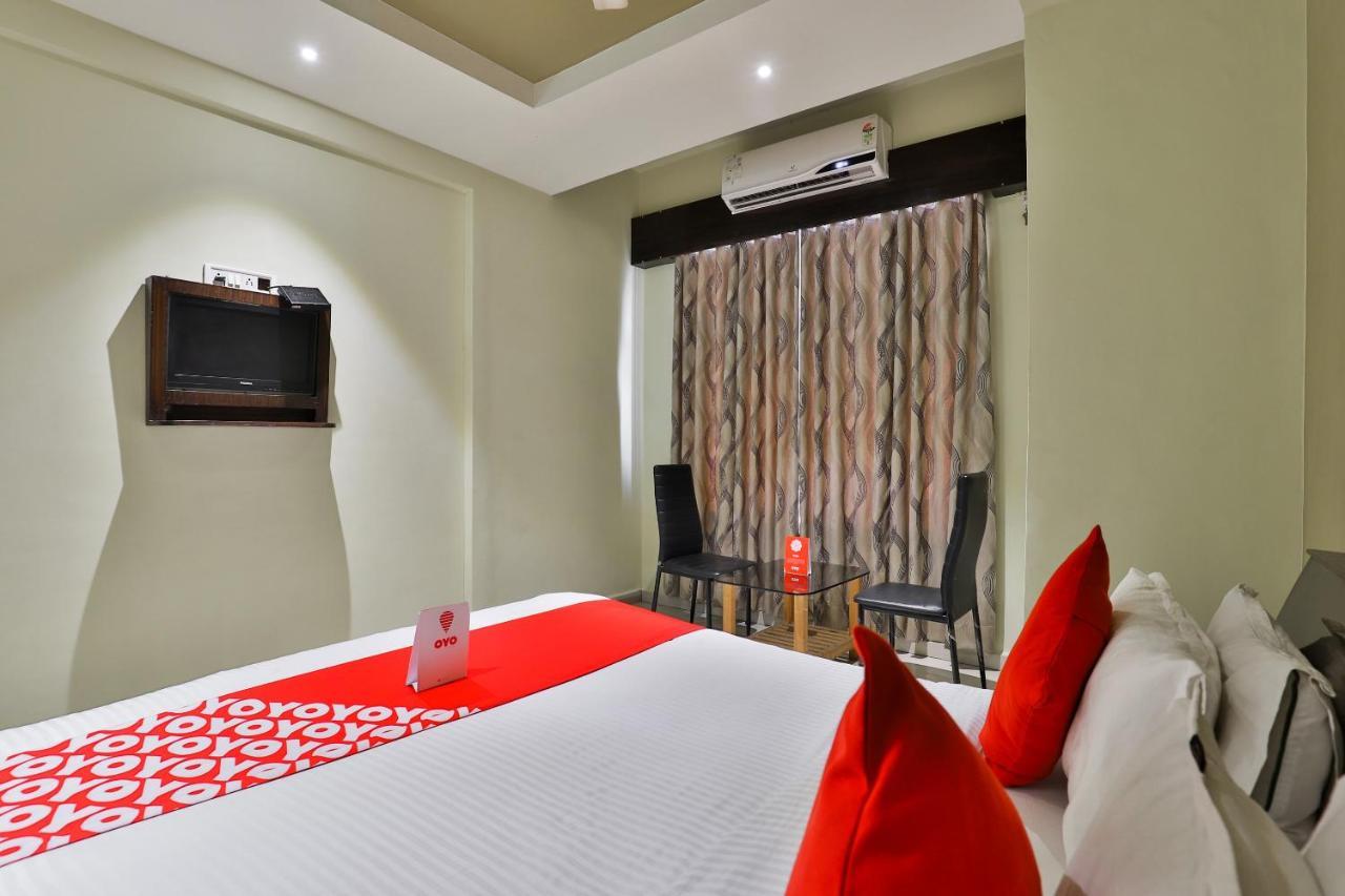 Oyo 19637 Hotel Mansi Sherotene Vapi Luaran gambar