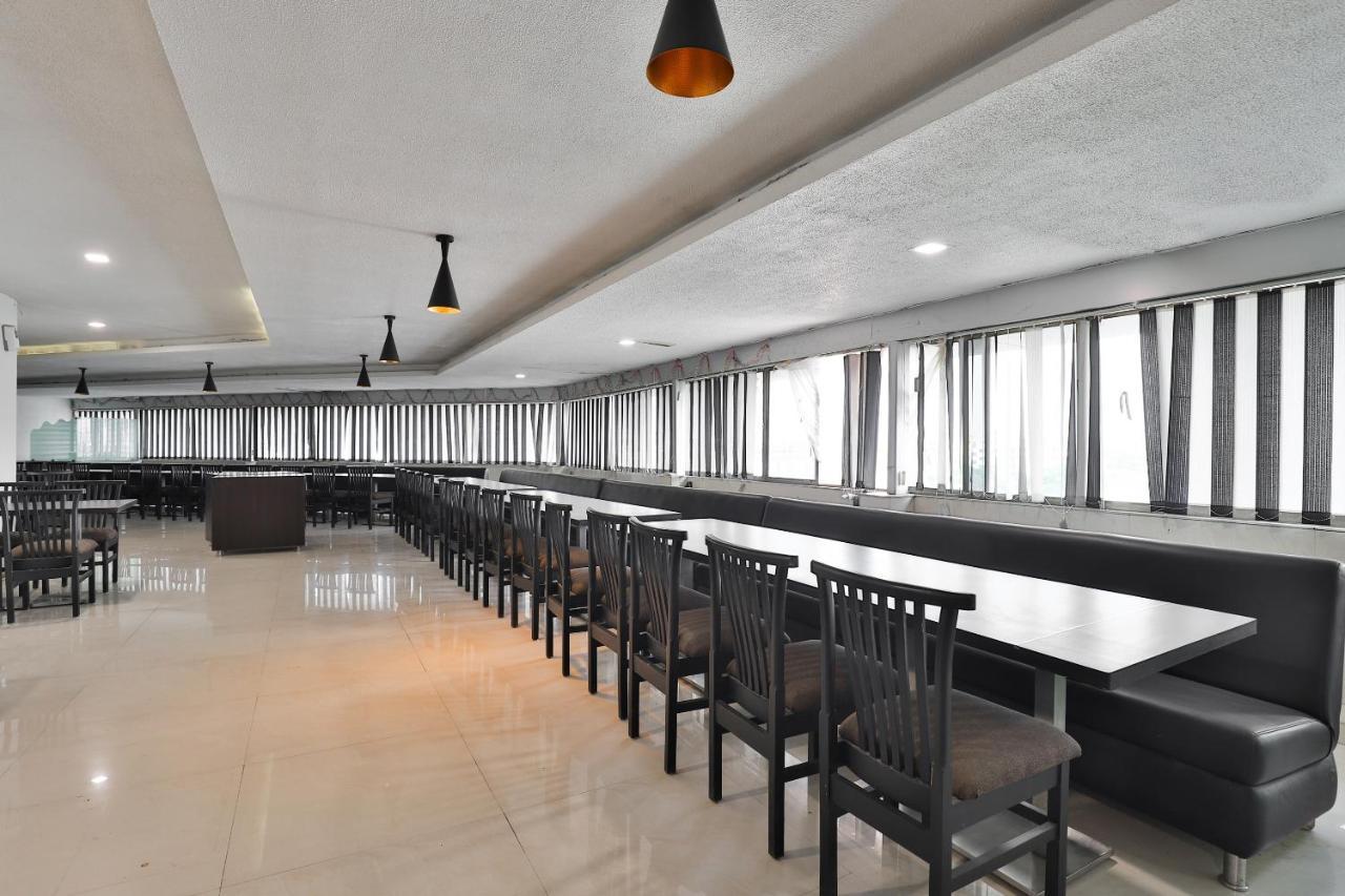 Oyo 19637 Hotel Mansi Sherotene Vapi Luaran gambar