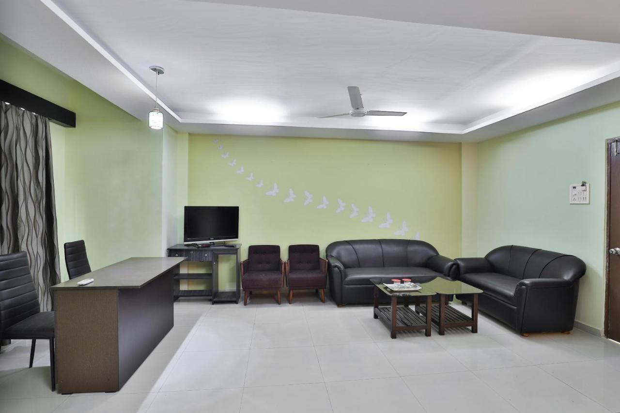 Oyo 19637 Hotel Mansi Sherotene Vapi Luaran gambar