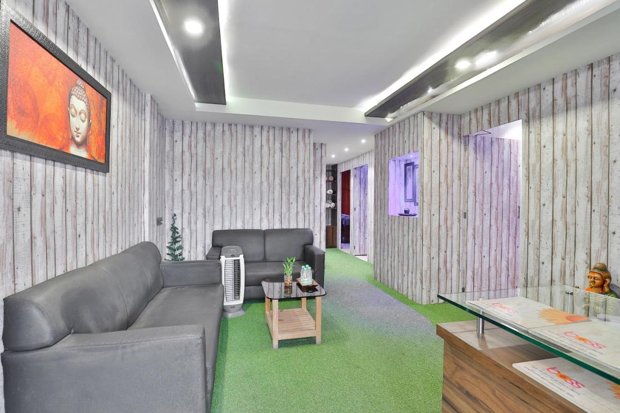 Oyo 19637 Hotel Mansi Sherotene Vapi Luaran gambar