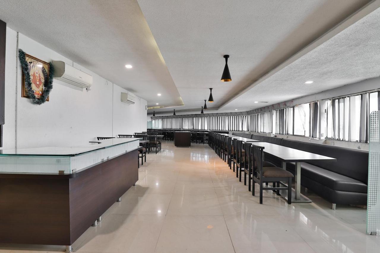 Oyo 19637 Hotel Mansi Sherotene Vapi Luaran gambar