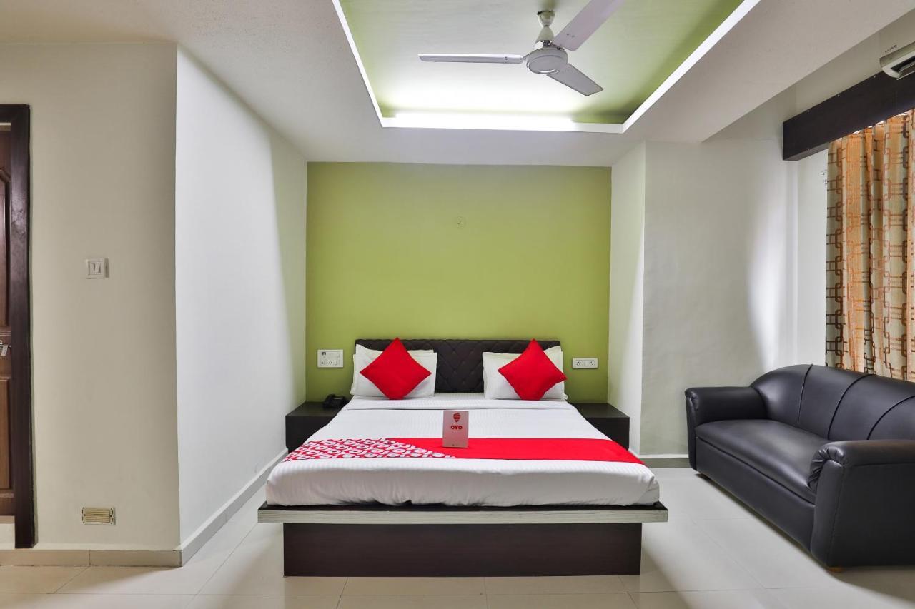 Oyo 19637 Hotel Mansi Sherotene Vapi Luaran gambar