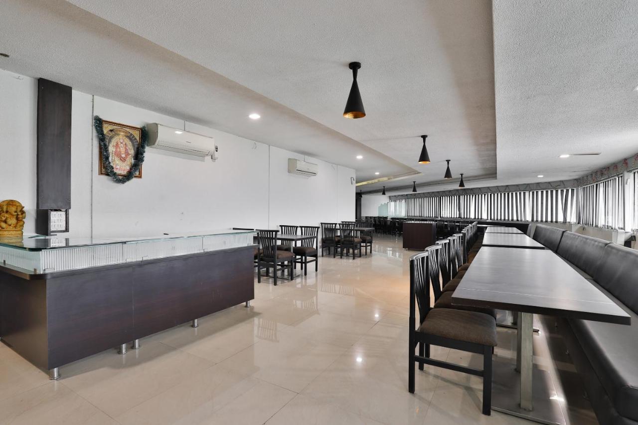 Oyo 19637 Hotel Mansi Sherotene Vapi Luaran gambar